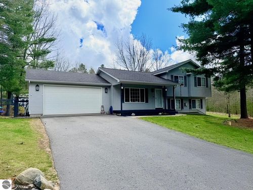 13-9811 Pin Oak Dr, Interlochen, MI, 49643-9190 | Card Image