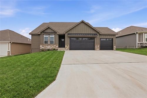 11802 E 231st St, Peculiar, MO, 64078-9628 | Card Image