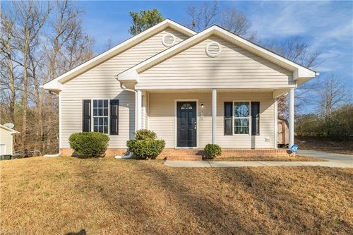 919 Pine St, Greensboro, NC, 27401-4465 | Card Image