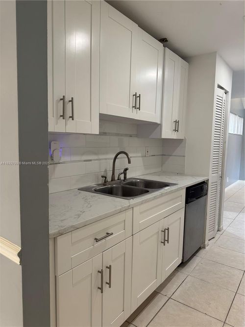 8-834 Nw 81st Way, Plantation, FL, 33324-1215 | Card Image