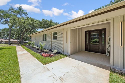 37 Devonshire Dr, Bedford, TX, 76021-4614 | Card Image