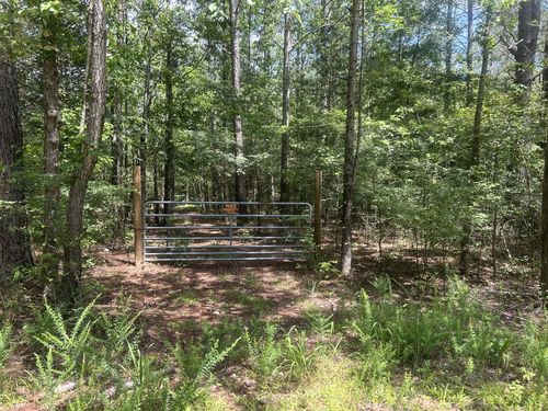 220 Raintree Dr, Big Sandy, TN, 38221-4289 | Card Image