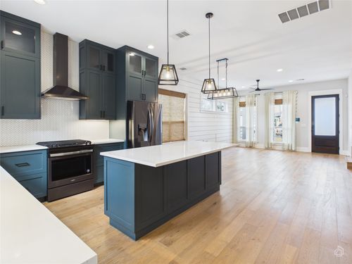 1-1909 Willow St, Austin, TX, 78702-4503 | Card Image