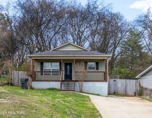 2013 Paris Rd, Knoxville, TN, 37912-5828 | Card Image