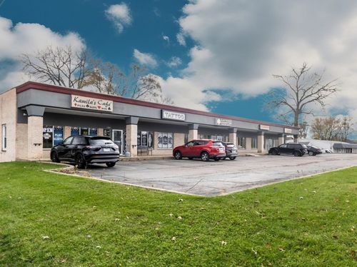 1305 N La Fox St, South Elgin, IL, 60177-1225 | Card Image