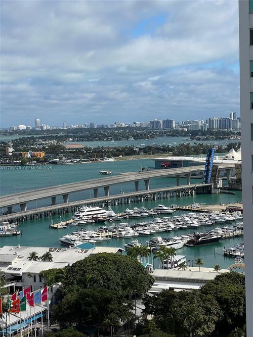 uph06-234 Ne 3rd Street, Miami, FL, 33132 | Card Image