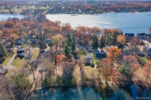 8370 Arlis Street, Commerce Charter Township, MI, 48382 | Card Image