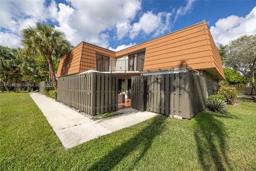 11006 N Harmony Lake Cir, Davie, FL, 33324-7100 | Card Image