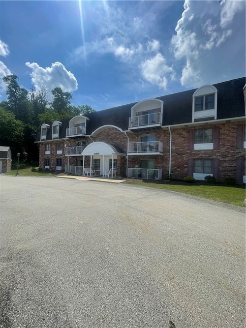 412 Clubhouse Dr, Washington, PA, 15301-6283 | Card Image