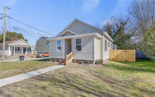 2001 Peach St, Portsmouth, VA, 23704-5634 | Card Image