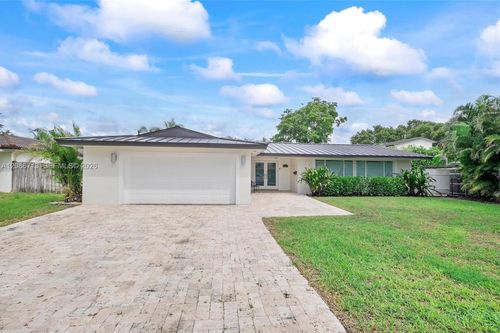 7111 Bamboo St, Miami Lakes, FL, 33014-2946 | Card Image