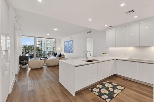 715-220 Lake Shore Dr, Lake Park, FL, 33403-3584 | Card Image