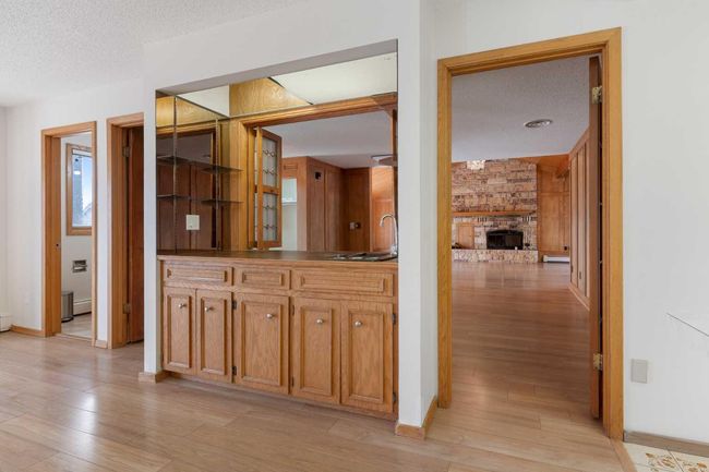1008 Shawnee Dr Sw, House other with 3 bedrooms, 4 bathrooms and 6 parking in Calgary AB | Image 11