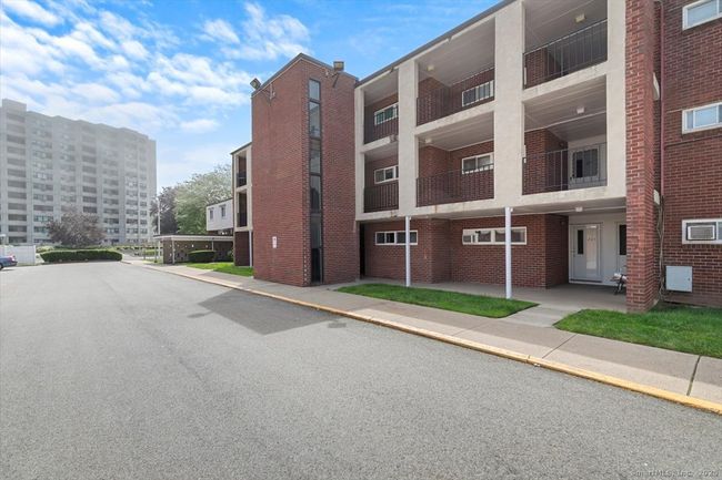230 - 230 West Walk, Condo with 1 bedrooms, 1 bathrooms and 2 parking in West Haven CT | Image 26