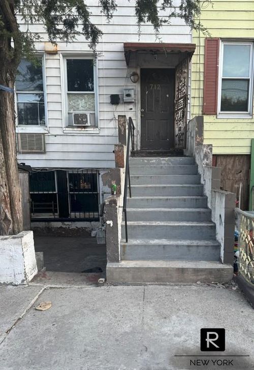 712 E 134th St, Bronx, NY, 10454-3417 | Card Image