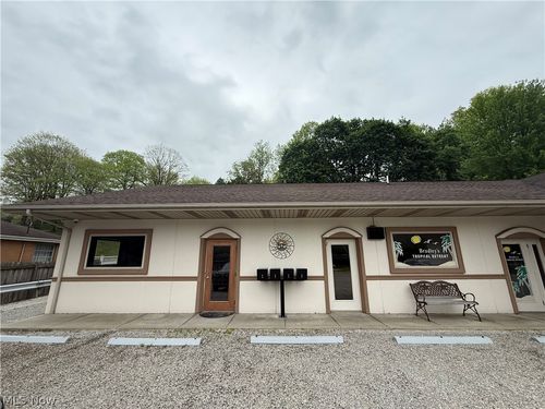 1420 Commerce St, Wellsburg, WV, 26070-1350 | Card Image