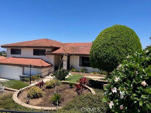 217 Hawthorne Cir, Vista, CA, 92083-7635 | Card Image