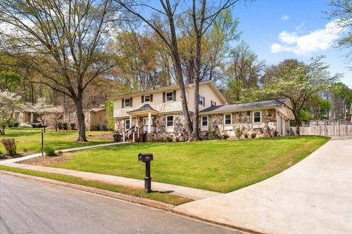 2239 Rocky Face Cir, Dalton, GA, 30720-2941 | Card Image