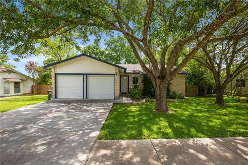 421 Bonita Vista Dr, Buda, TX, 78610-9253 | Card Image