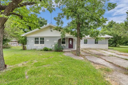 610 E Limestone Ave, Mart, TX, 76664-1414 | Card Image