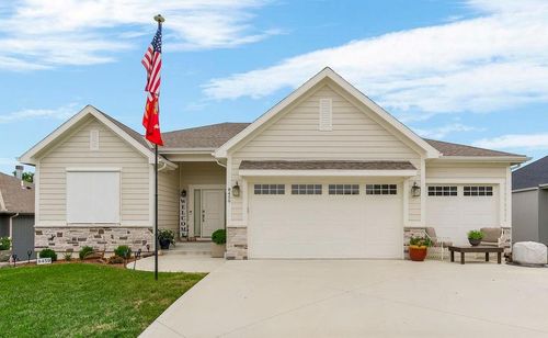 8459 Primrose St, De Soto, KS, 66018-7126 | Card Image