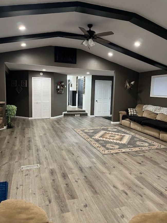 Living Room 2 | Image 18