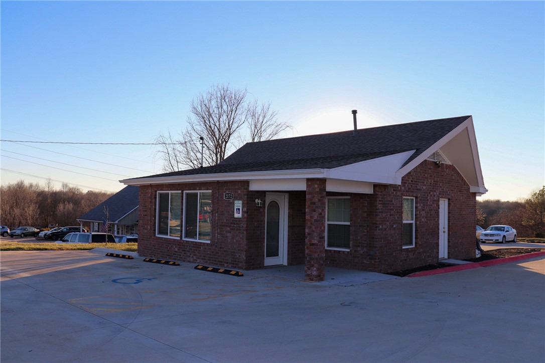 2172 N Thompson St, Springdale, AR 72764
