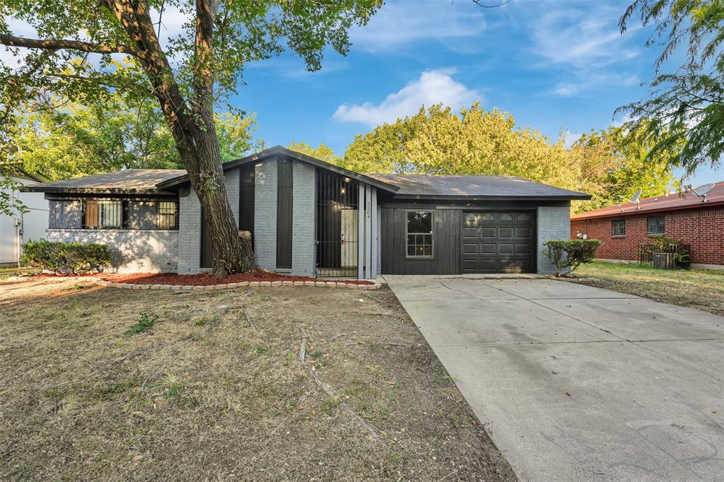 Centennial Rd, Forest Hill, TX 76119