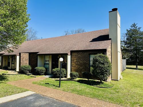 200 Castlewood Ln, Lebanon, TN, 37087-4048 | Card Image