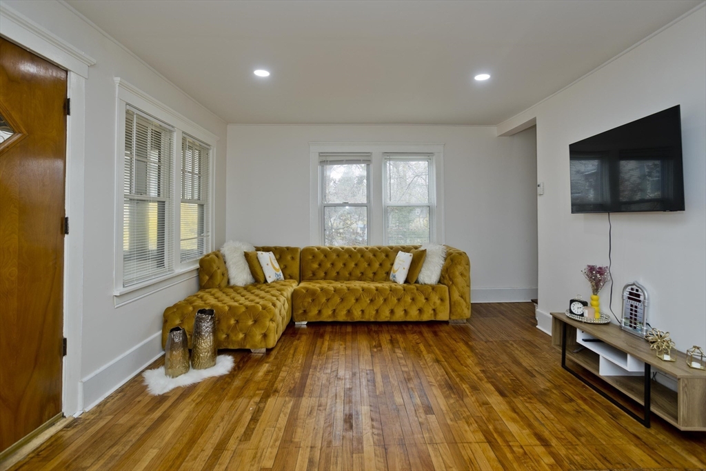 Fairlawn Cir, Shrewsbury, MA 01545