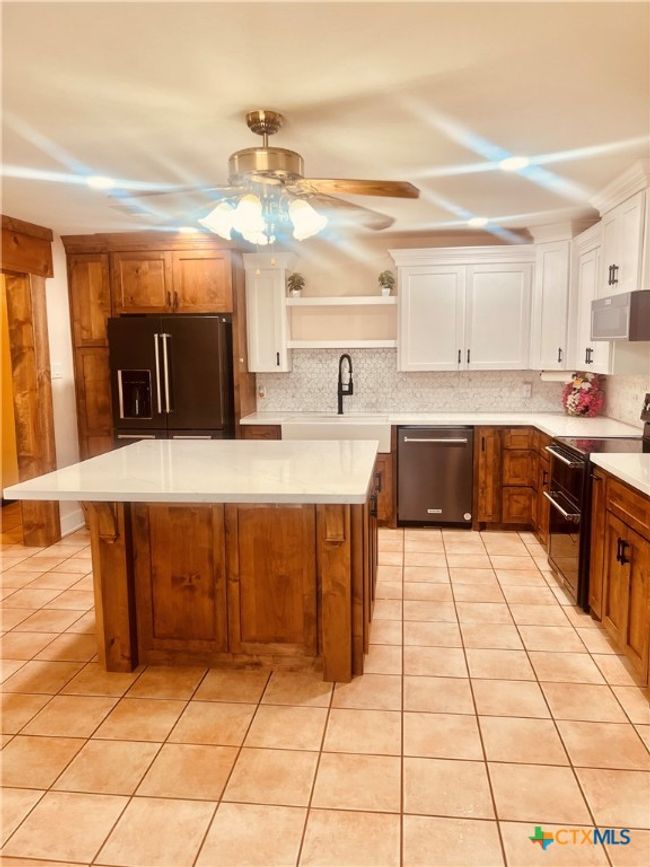 1102 Crockett, House other with 4 bedrooms, 3 bathrooms and null parking in Cotulla TX | Image 6