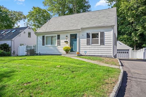 45 Coolidge Ave, Stamford, CT, 06906-1907 | Card Image