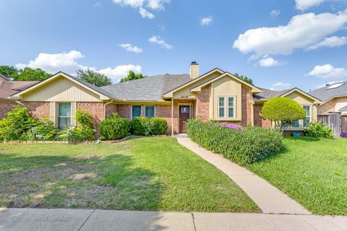 2218 Overview Ln, Garland, TX, 75044-7304 | Card Image