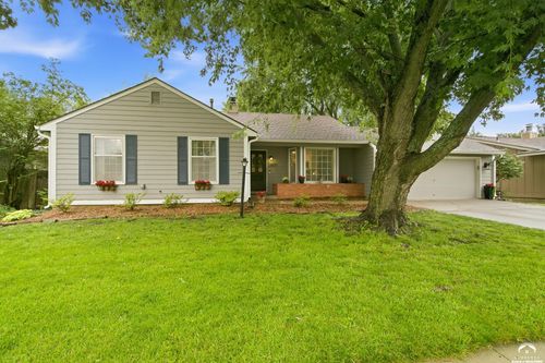 3825 Stetson Dr, Lawrence, KS, 66049-2143 | Card Image