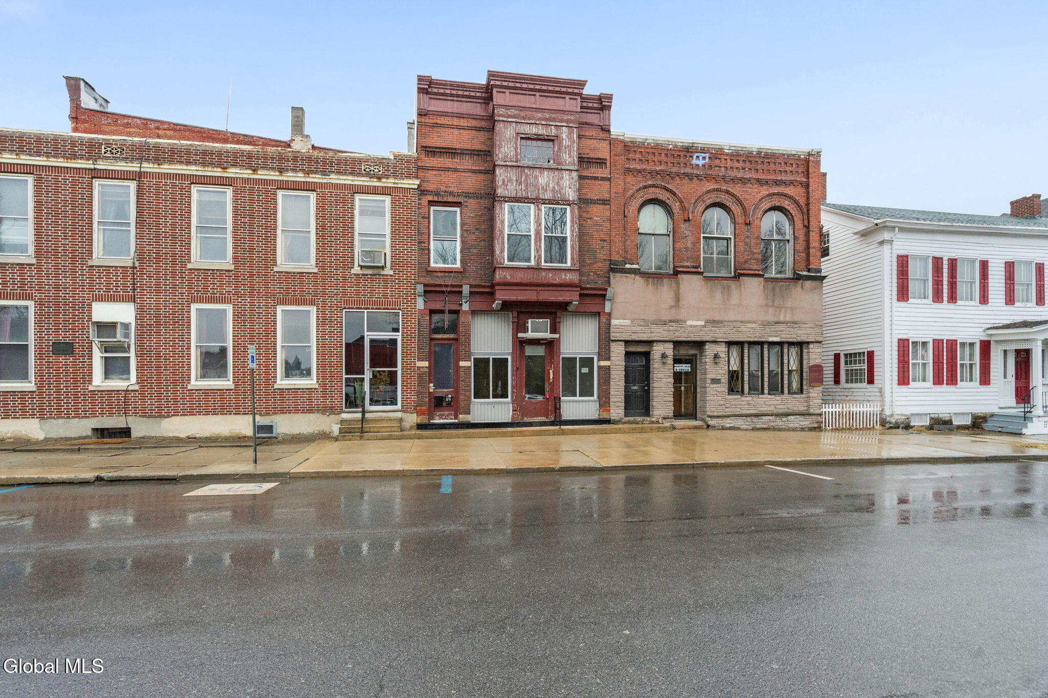 4 S William St, Johnstown, NY 12095