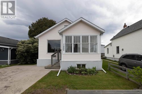 1209 Brown St, Thunder Bay, ON, P7E2M3 | Card Image
