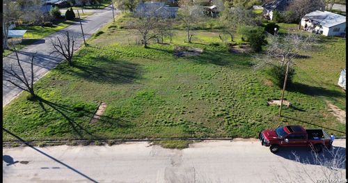 307 N Pecan, Pearsall, TX, 78061 | Card Image