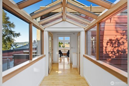 8770 Sand Point Way Ne, Seattle, WA, 98115 | Card Image