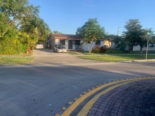 1470 North Dr, Miami, FL, 33179-3547 | Card Image