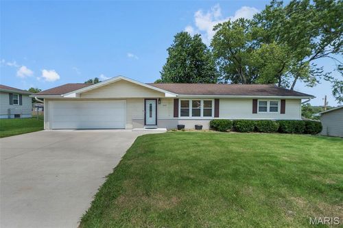 2418 Masters Dr, Cape Girardeau, MO, 63701-2346 | Card Image