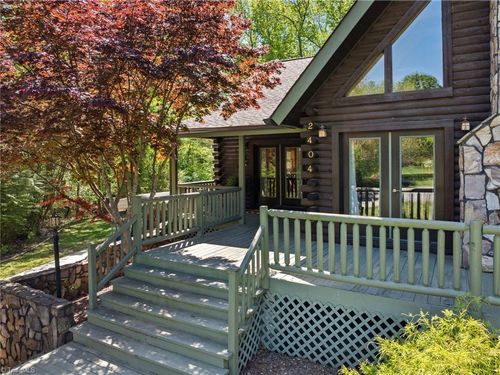 2404 Hunters Ridge Dr, Pleasant Garden, NC, 27313-9529 | Card Image