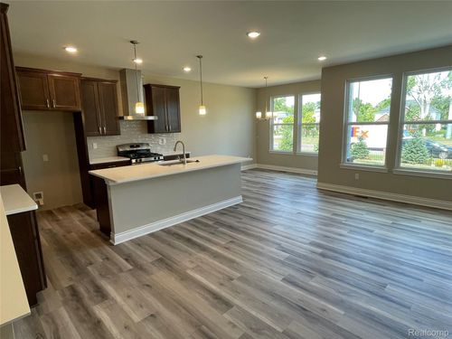 811 Balmoral Ln, Troy, MI, 48085 | Card Image