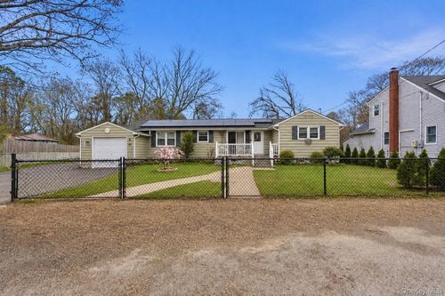 162 Parkwood Dr, Shirley, NY, 11967-3937 | Card Image