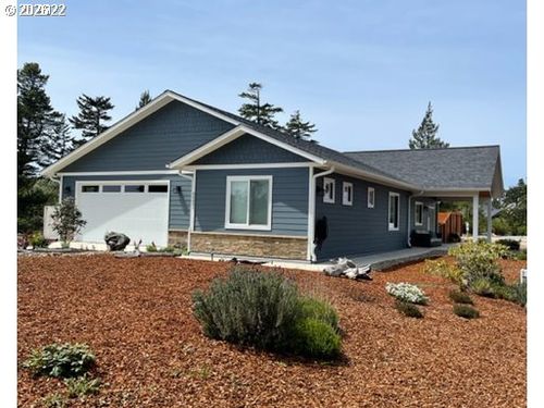 88051 Lake Point Dr, Florence, OR, 97439-8497 | Card Image