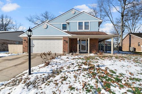8951 Willowgate Ln, Huber Heights, OH, 45424-6416 | Card Image
