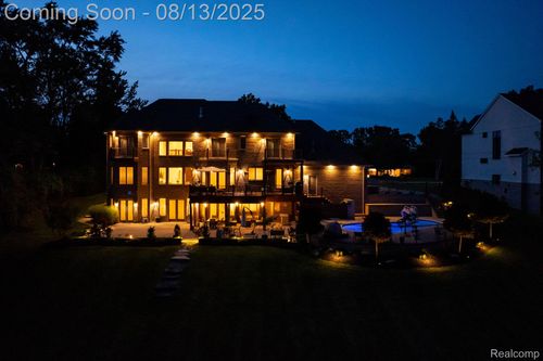 1015 Joanne Ct, Bloomfield Hills, MI, 48302-2418 | Card Image