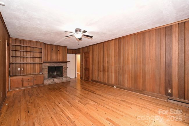 Family Room | Image 18