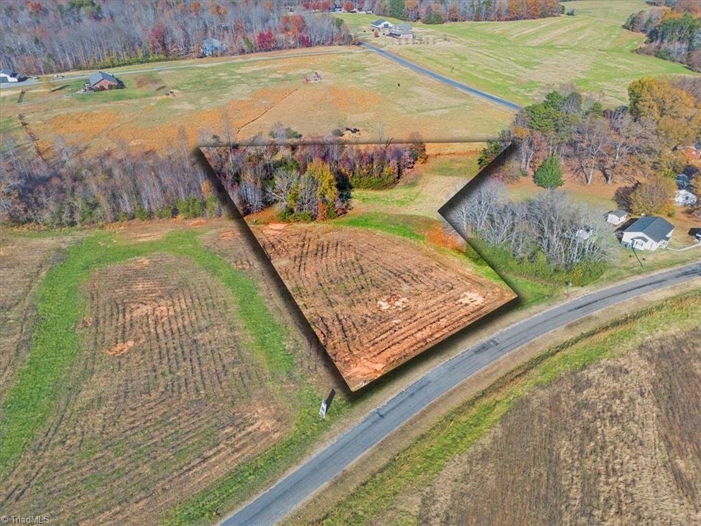 Land in Summerfield 3