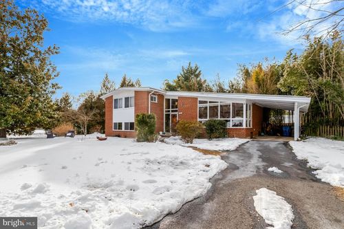 8904 Camfield Dr, ALEXANDRIA, VA, 22308-2818 | Card Image