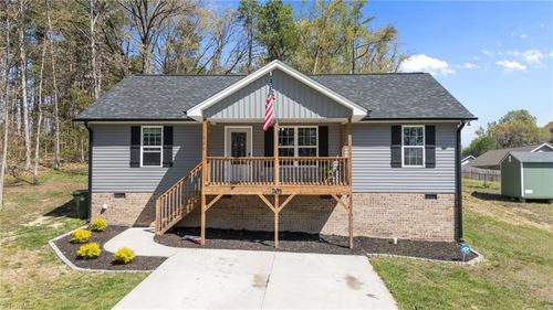 1822 Woodsway Dr, Thomasville, NC, 27360-3345 | Card Image